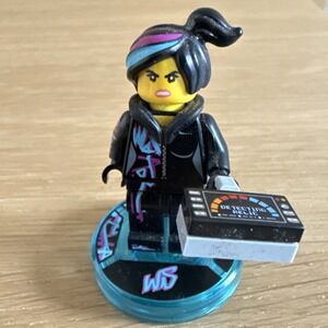 Lego Dimensions The Lego Movie Wildstyle Lucy Minifigure & Tag Base Disc